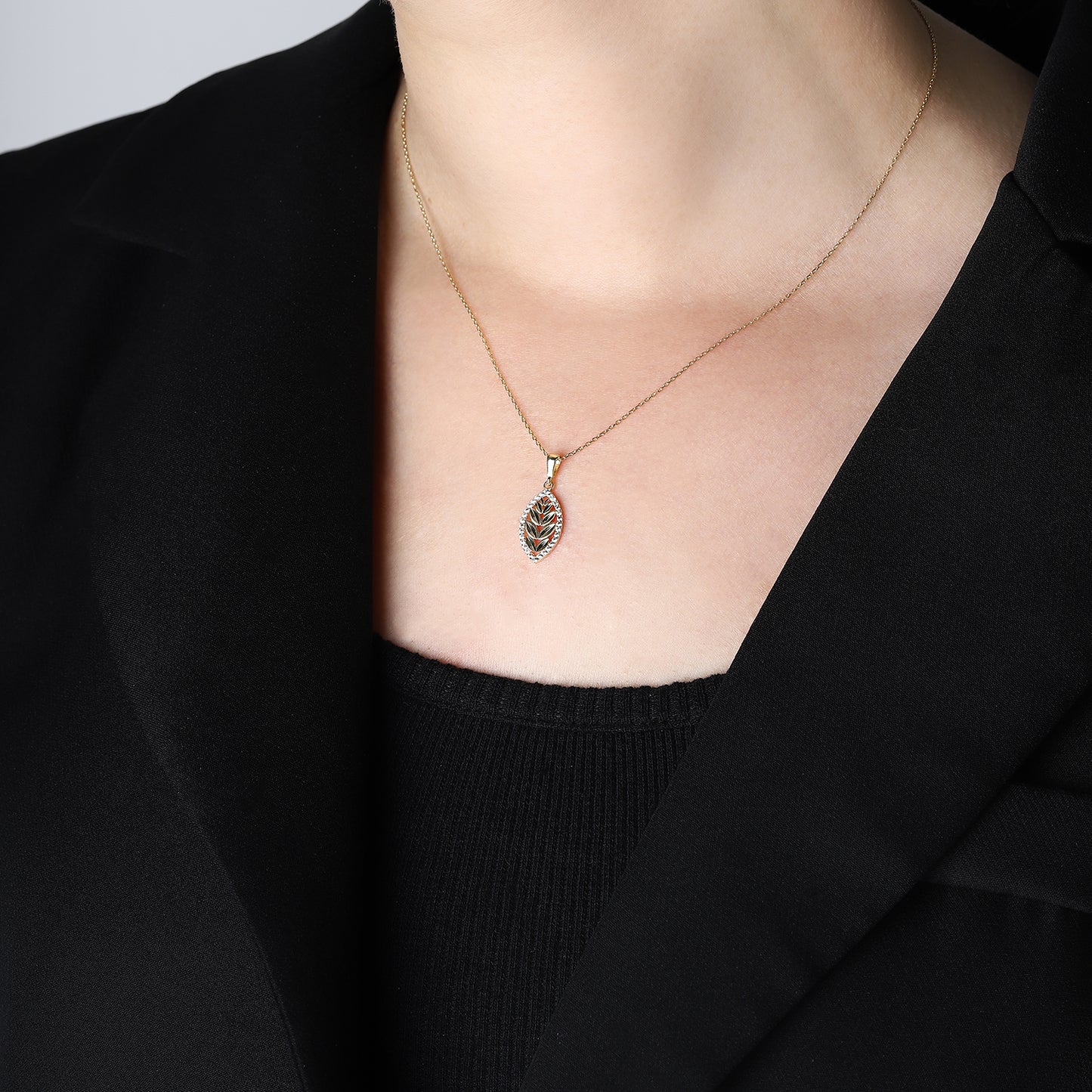 Leaf Shape with Gemstones Necklace 14k Gold ~ 2.49g